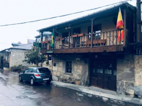 Spacious House in Molinaseca with Mountain View
